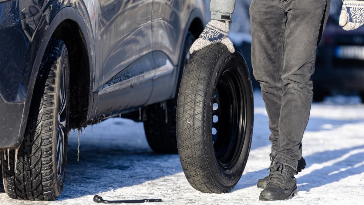 cand devin obligatorii cauciucurile de iarna in 2025 si care sunt preturile pentru schimbarea anvelopelor