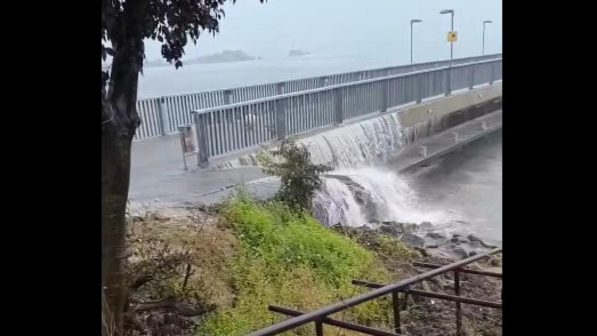 ciclonul barbara care a lovit romania a ajuns si in bulgaria localitati sub cod rosu scoli inchise hoteluri inundate