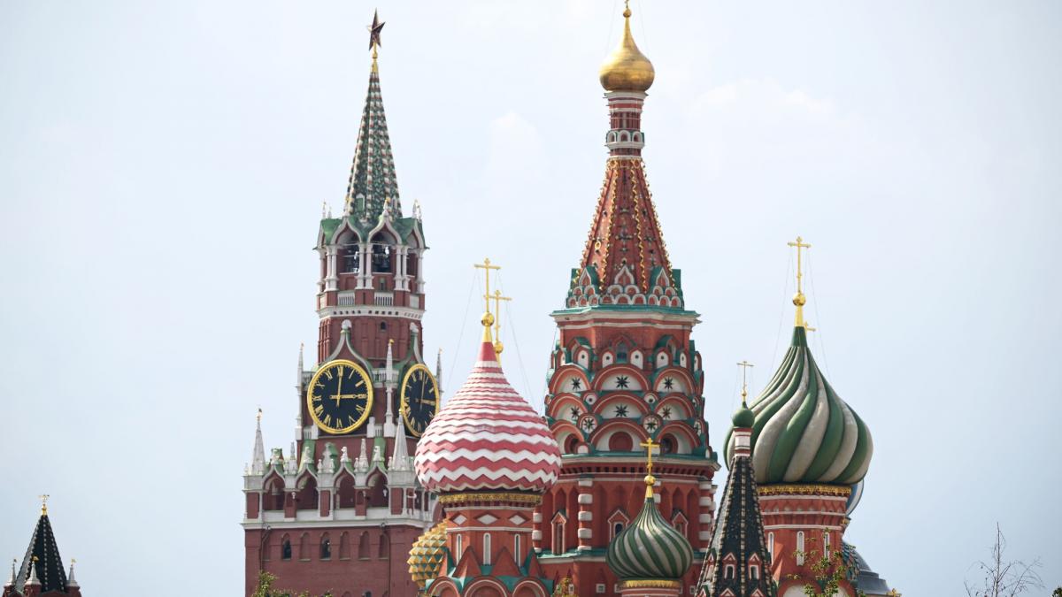 un roman care descrie cum presedintele tarii se hraneste cu sange de fecioare pentru a intineri a fost interzis in rusia