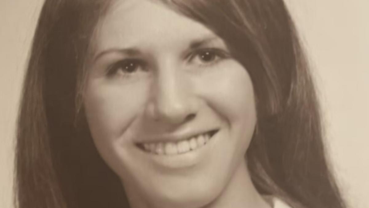 politia a rezolvat in sfarsit misterul unei femei gasite moarte in casa in 1973 apoi dupa cateva zile ceva bizar s a intamplat