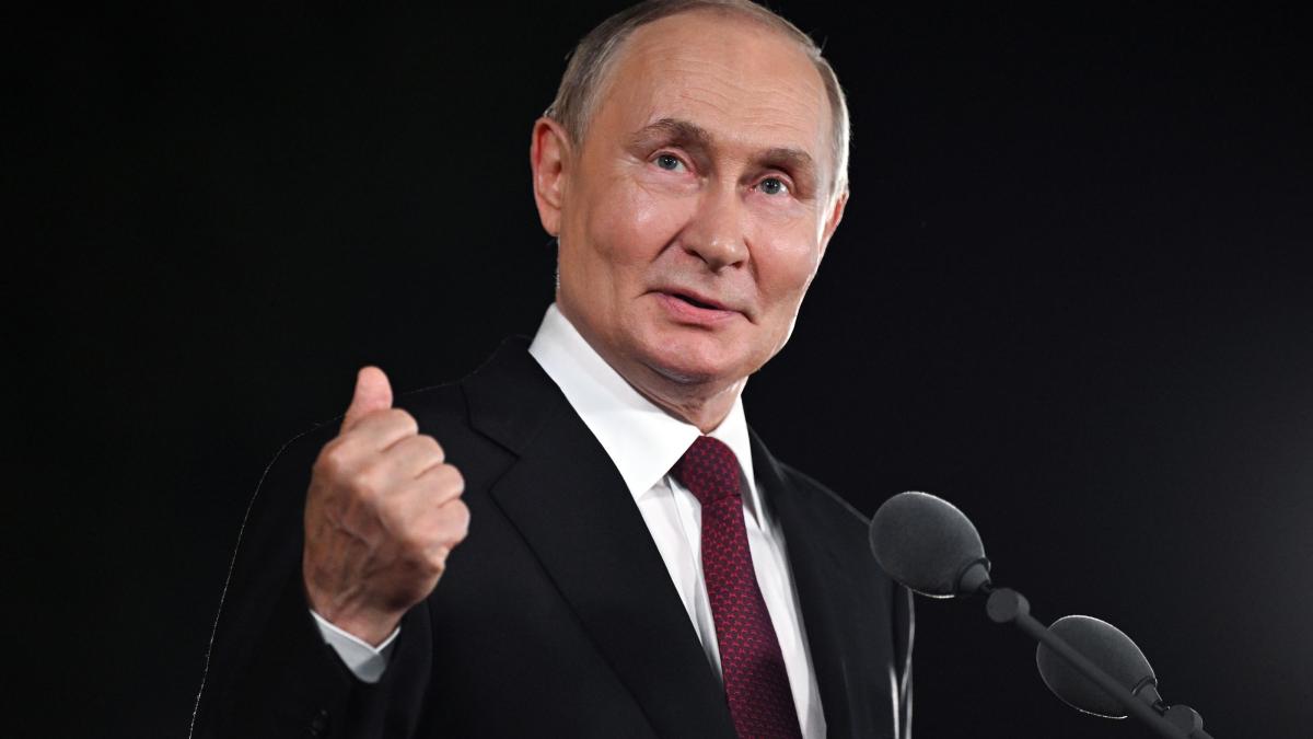 putin majoreaza taxele ca sa aiba si mai multi bani de cheltuiala anul viitor are un buget de aproape 1 milion e pe zi