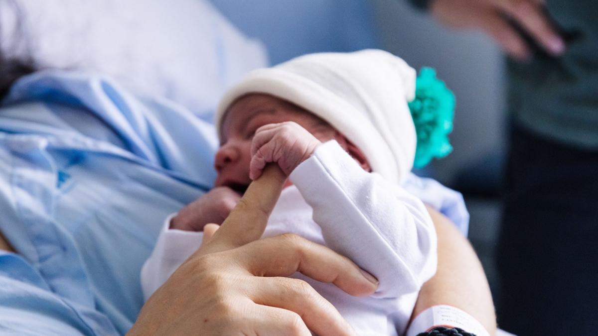 situatie bizara la slatina mai sunt certificate de nastere doar pentru 23 de copii daca se nasc mai multi raman fara document