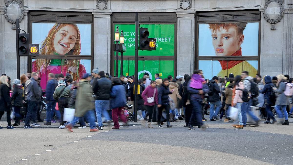 studiu 8 din 10 cumparatori renunta la cosul de cumparaturi de sarbatori din cauza stresului si a frustrarii