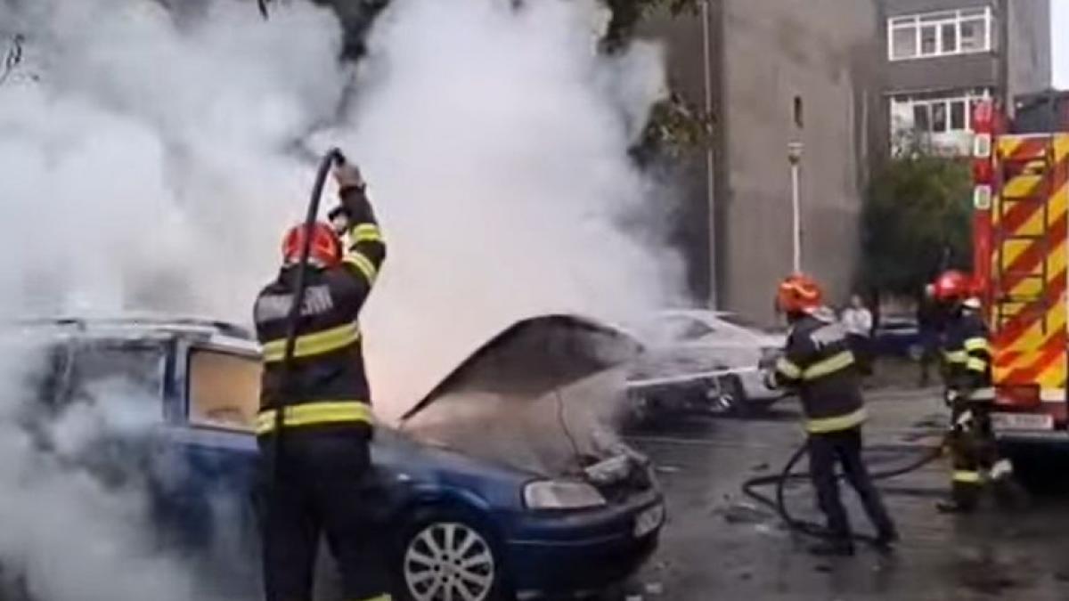 tragedie evitata in ultima clipa intr o parcare din slatina unde patru masini au luat foc soferul a fugit cand a simtit miros de fum