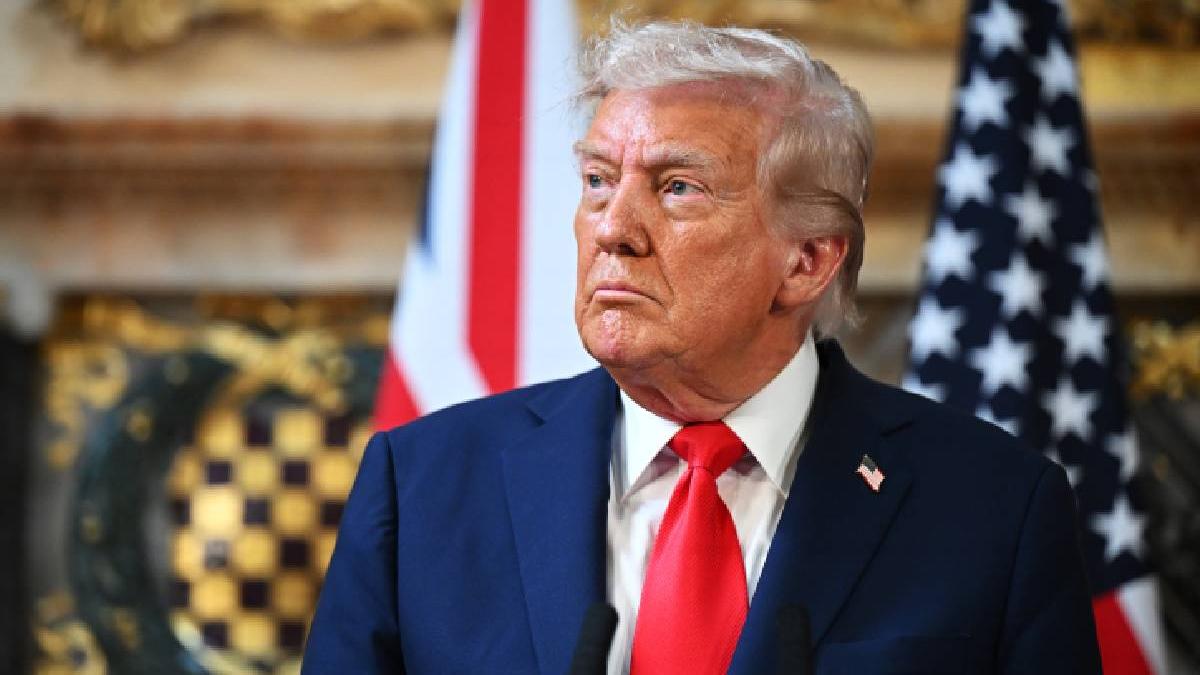 trump ameninta ca nu va acorda plati retroactive angajatilor federali afectati de blocajul guvernamental