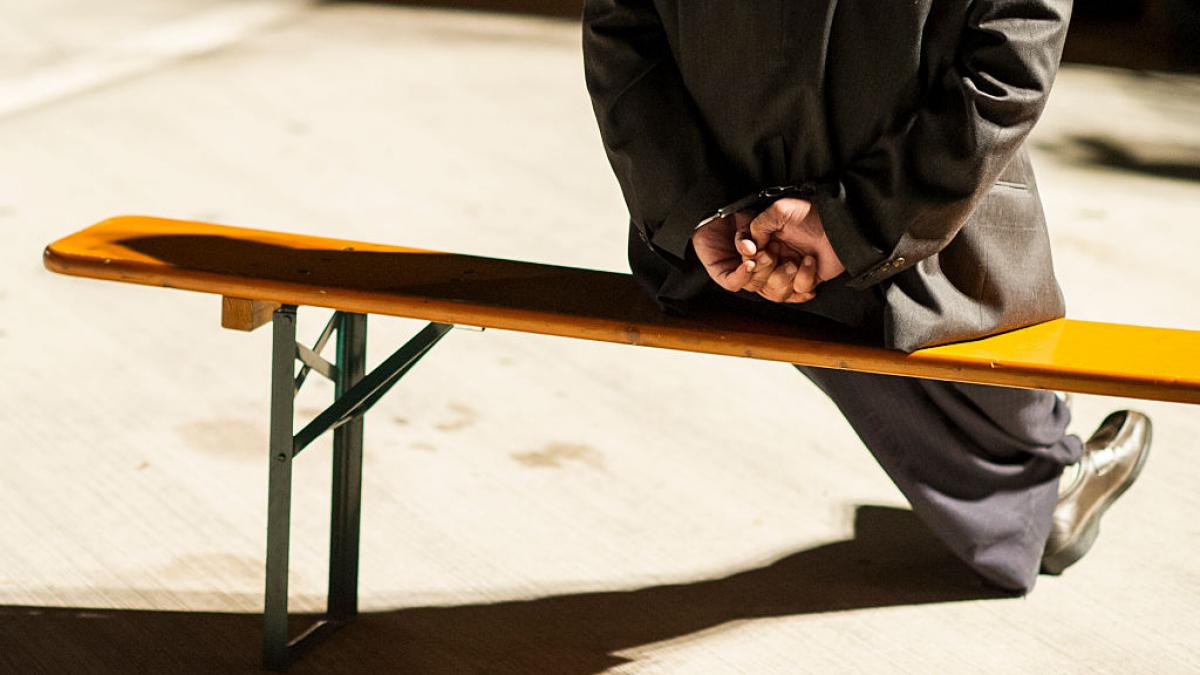 un barbat din olt care ar fi ucis un caine prin acte de violenta retinut de politisti