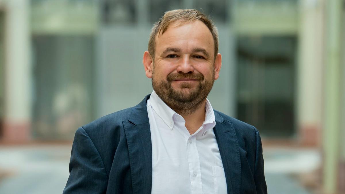 ma pe ei un primar si a injurat colegii din prefectura pentru ca nu a obtinut ce voia nu mi se pare extrem de iesit din comun