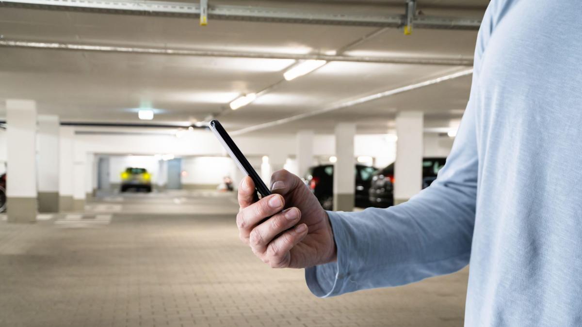 solutie smart pentru soferi cum poti plati parcarea direct de pe telefon si sa fii si premiat