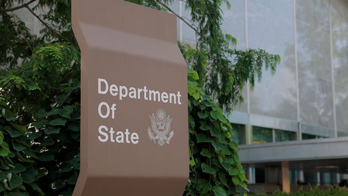 un angajat al departamentului de stat american a fost concediat pentru ca a ascuns relatia amoroasa cu o femeie din china