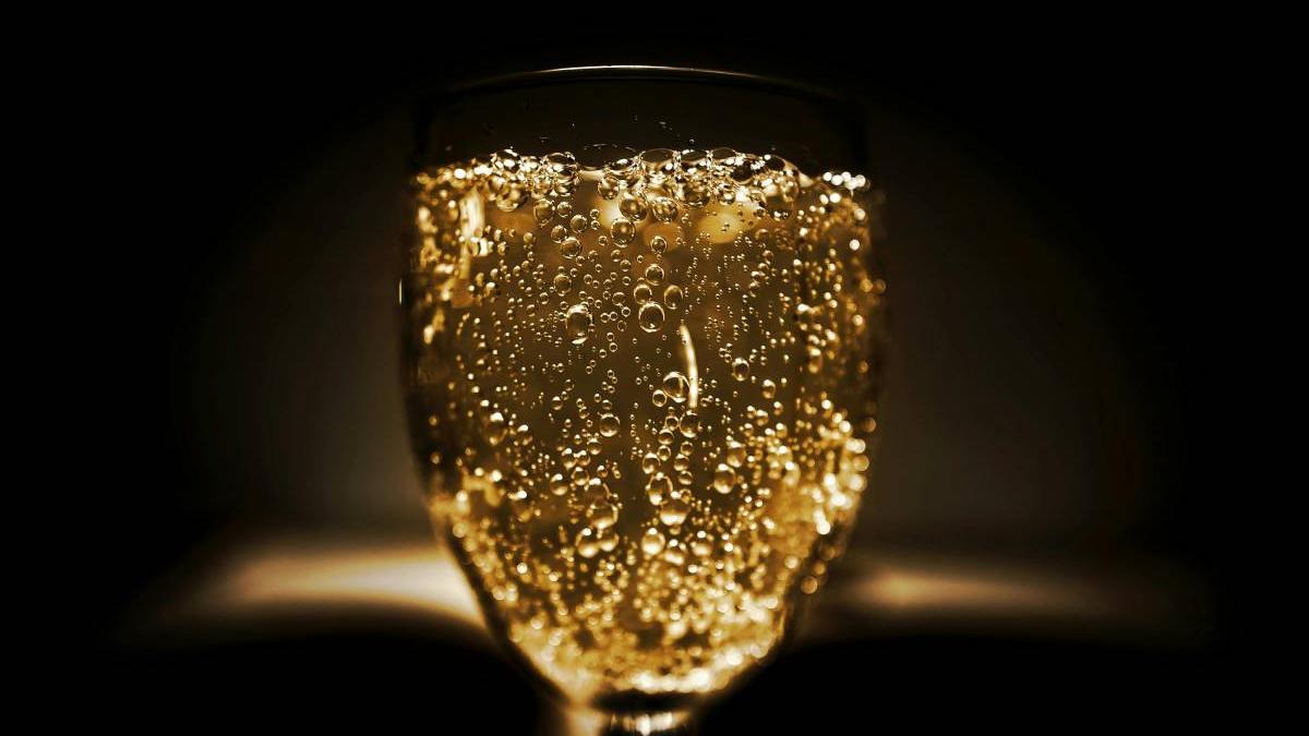 dezechilibru fiscal pe piata alcoolului taxarea spirtoaselor de pana la 64 de ori mai mult decat vinul alimenteaza piata neagra