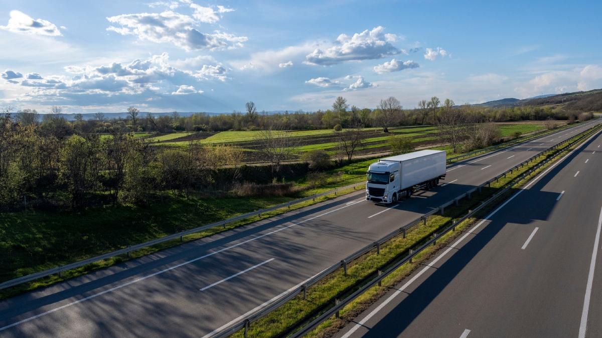 o cursa care trebuia sa i aduca 1 000 de euro unui sofer roman de tir i a adus o amenda de 15 000 si sase luni de inchisoare