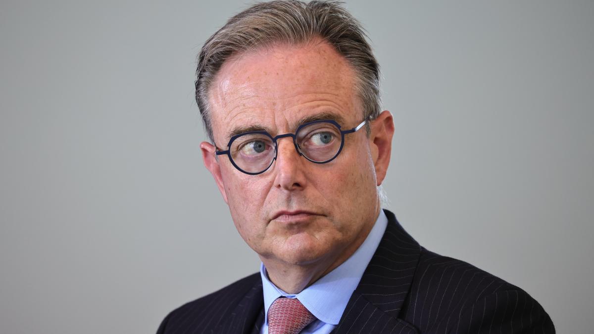 premierul belgiei tinta unui atac terorist politia a arestat trei tineri care planuiau asasinarea lui de wever