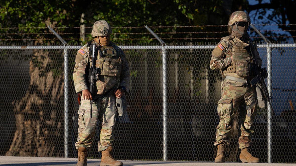 un judecator blocheaza desfasurarea garzii nationale in chicago ordonata de trump trupele se afla insa deja in oras