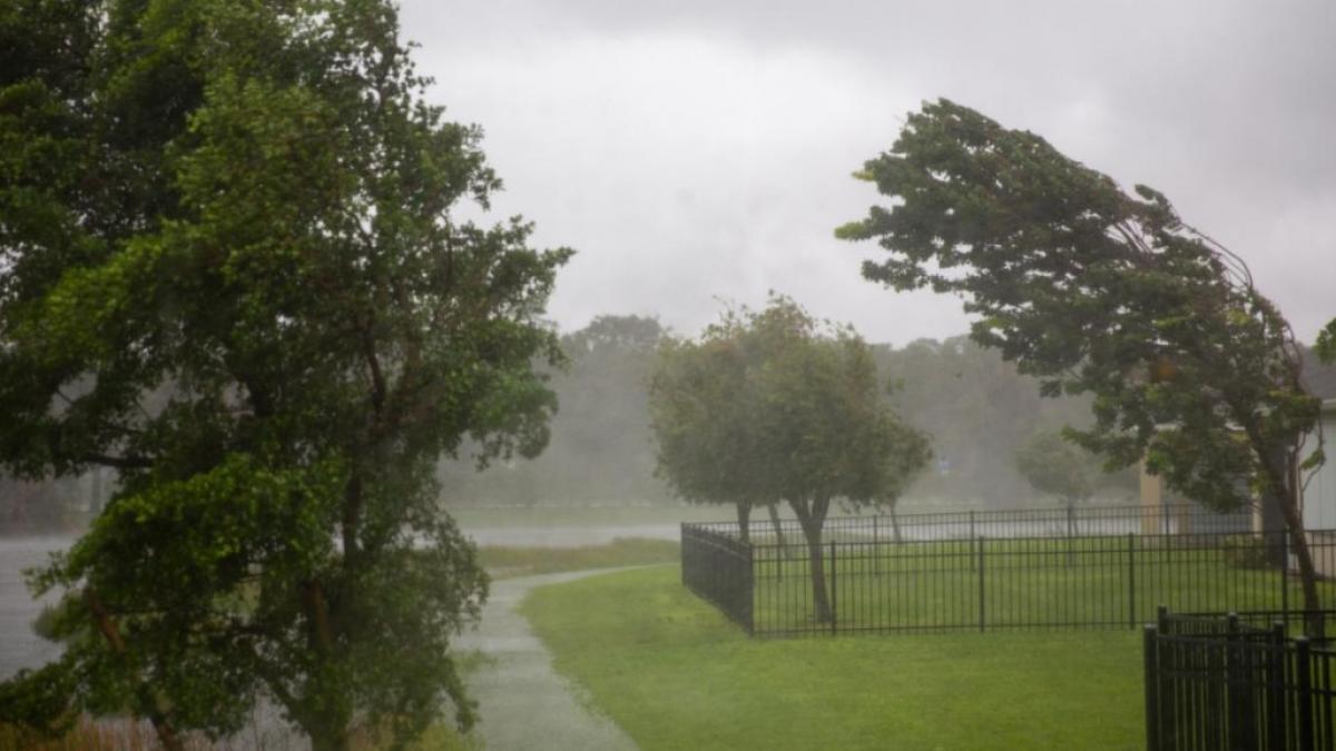 avertizare imediata de la anm cod portocaliu in patru judete vantul va atinge si 140 km h