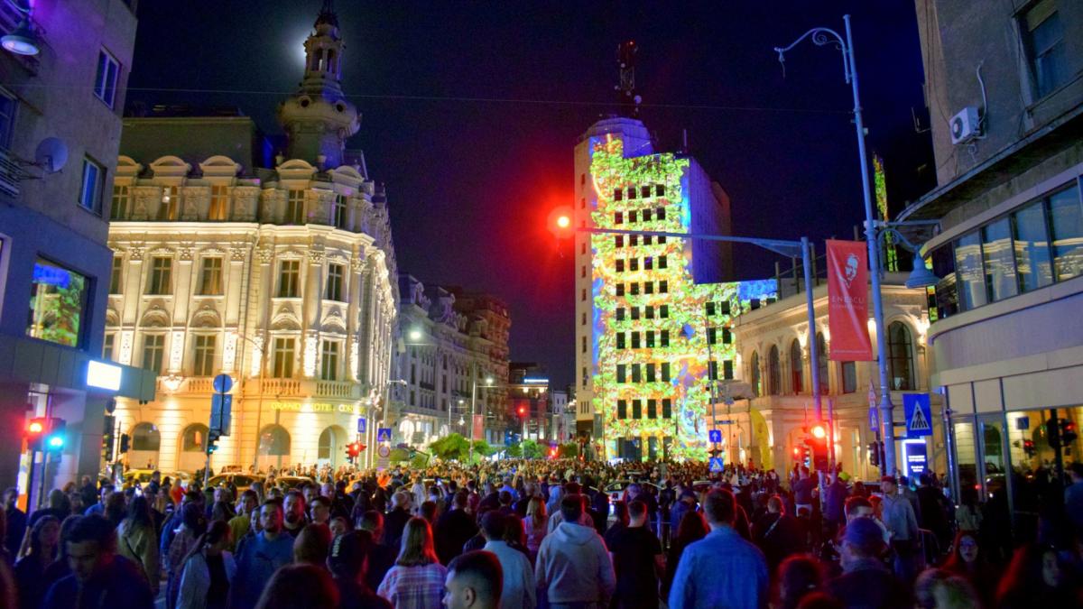 ultimul weekend cu calea victoriei pietonala bucurestiul se transforma intr un spectacol al luminii