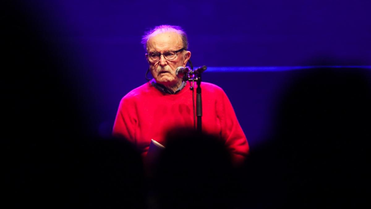 un muzician care a murit in 2021 a fost inviat ca materie cerebrala si acum compune muzica noua