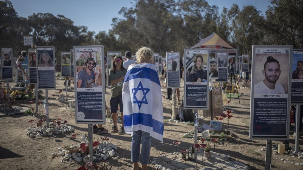 un supravietuitor al atacului hamas s a sinucis la 2 ani dupa ce iubita sa a fost ucisa in fata lui la masacrul de la festivalul nova