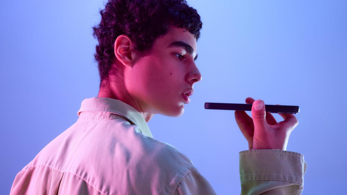 tu poti face diferenta intre o voce reala si una creata de inteligenta artificiala majoritatea oamenilor nu reusesc