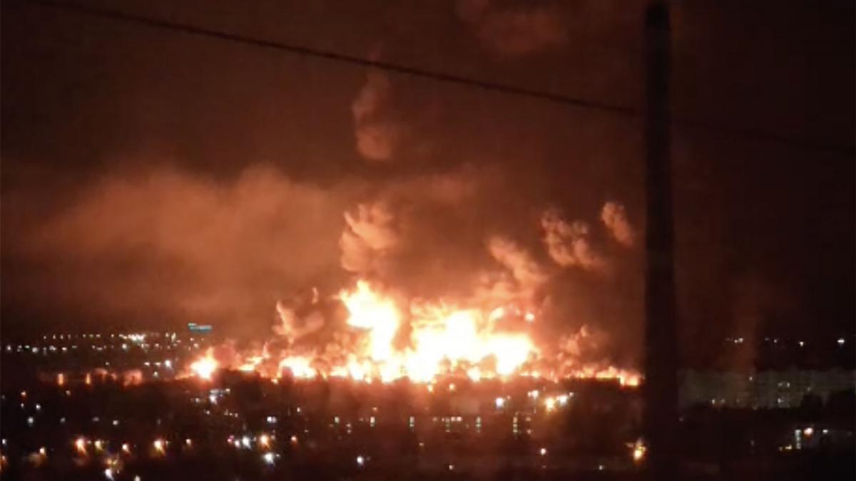 cel mai mare terminal petrolier rusesc din crimeea e in flacari dupa un atac masiv cu drone ale ucrainei