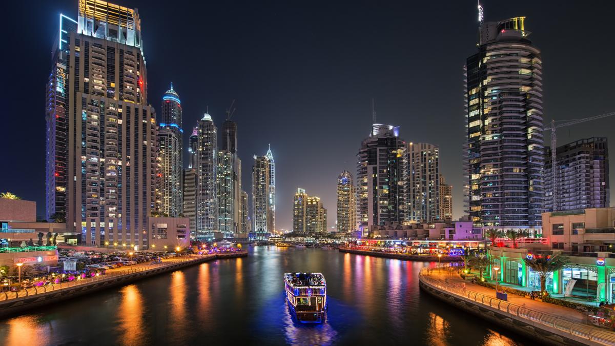 chinezii au descoperit o noua metoda sa isi etaleze statutul se duc in dubai si doha ca sa se laude apoi pe wechat