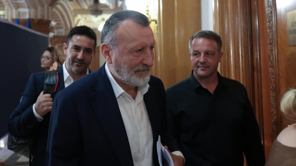 claudiu manda vrea sa ii ia locul lui paul stanescu in psd si candideaza la functia de secretar general al partidului