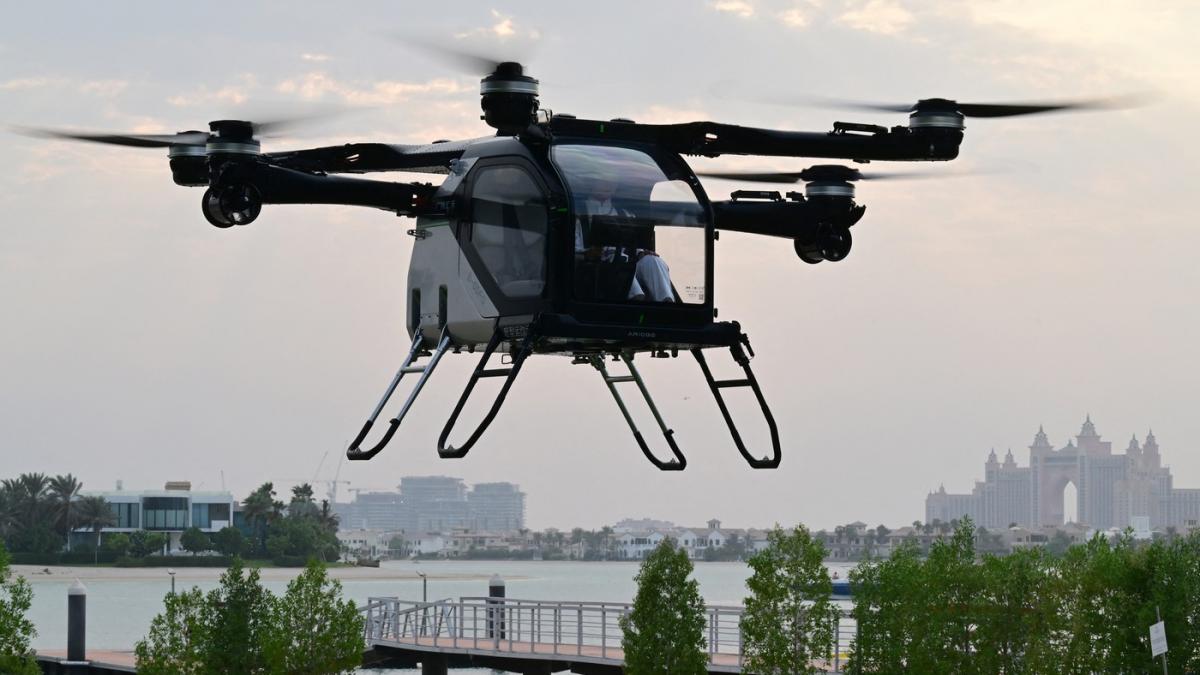 masinile zburatoare fabricate in china ar putea deveni noua moda printre super bogatii din golf imagini cu interiorul impresionant