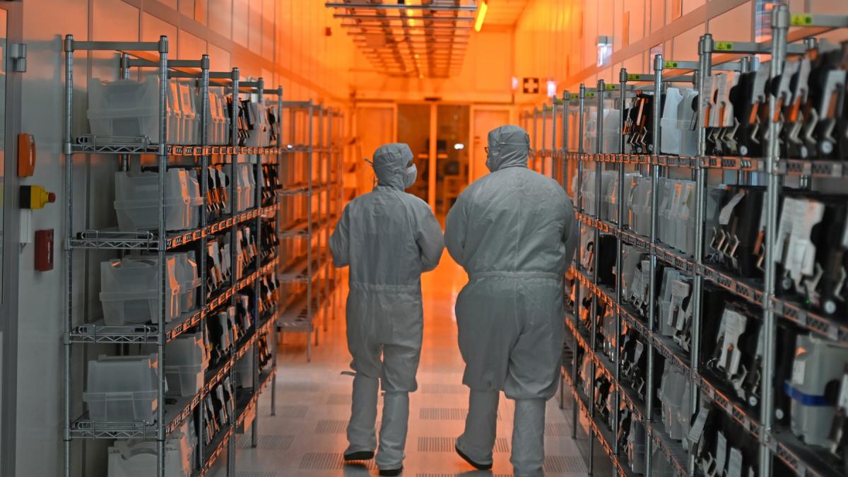 razboi cu china pe semiconductori olanda preia compania chineza de cipuri nexperia din motive de securitate o miscare exceptionala