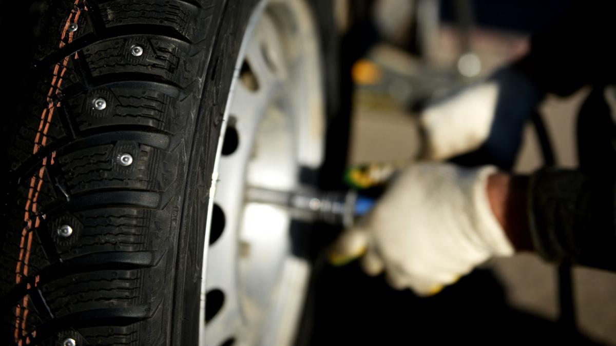 schimbare anvelope cauciuc masina service