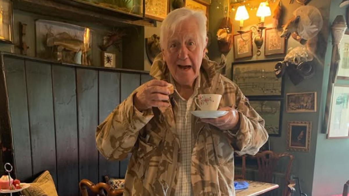 un milionar de 79 de ani isi cauta pe tinder parterenera ideala care sa ii ofere un mosternitor care sunt criteriile sale