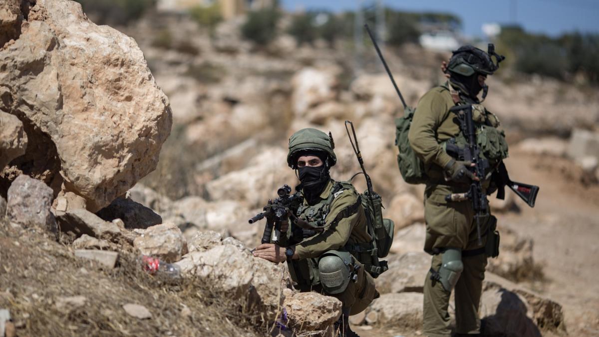 armistitiul din gaza a fost incalcat la o zi dupa semnarea acestuia in egipt idf a tras in mai multi suspecti sase oameni morti