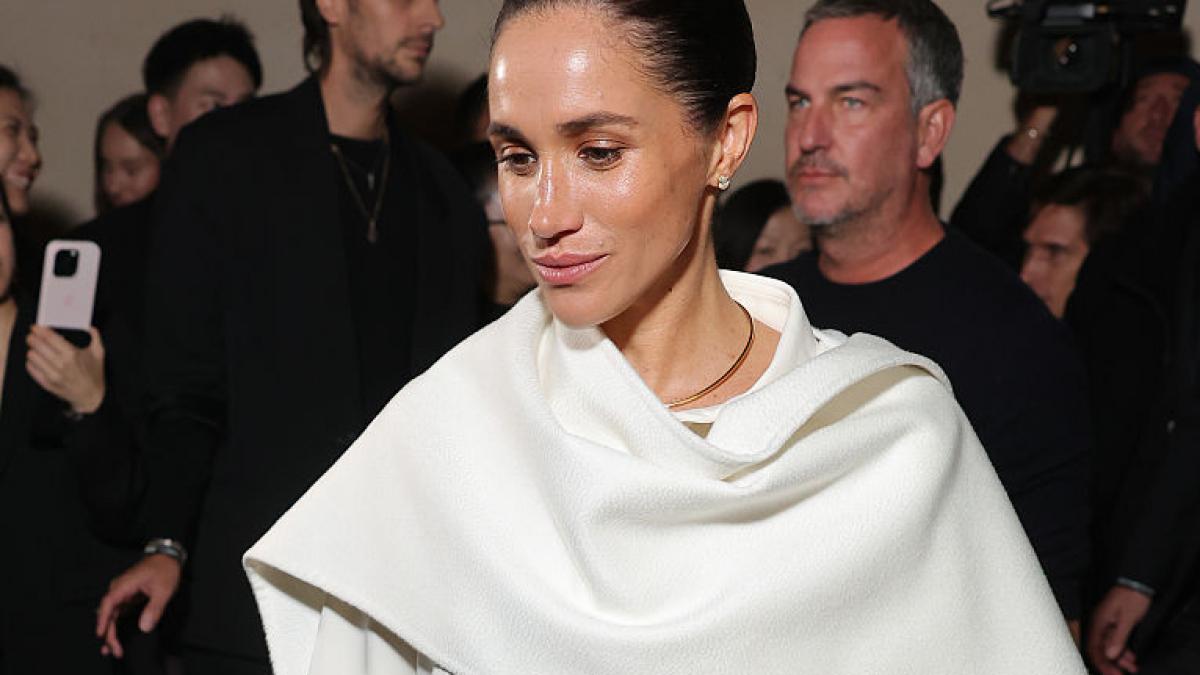 meghan markle s a autoinvitat la show ul balenciaga de la paris designerul face dezvaluiri despre momentul stanjenitor
