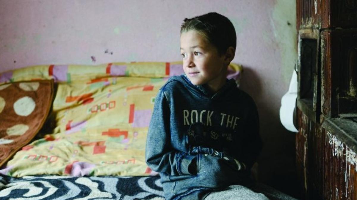 peste o treime dintre copiii din romania traiesc in saracie tara noastra pe locul trei in ue la rata saraciei in randul celor mici