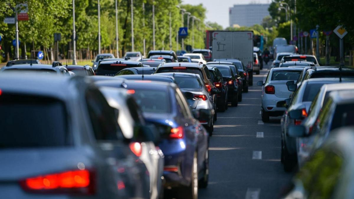 primaria capitalei propune interzicerea unor categorii de masini in bucuresti la orele de varf ce amenzi prevede proiectul