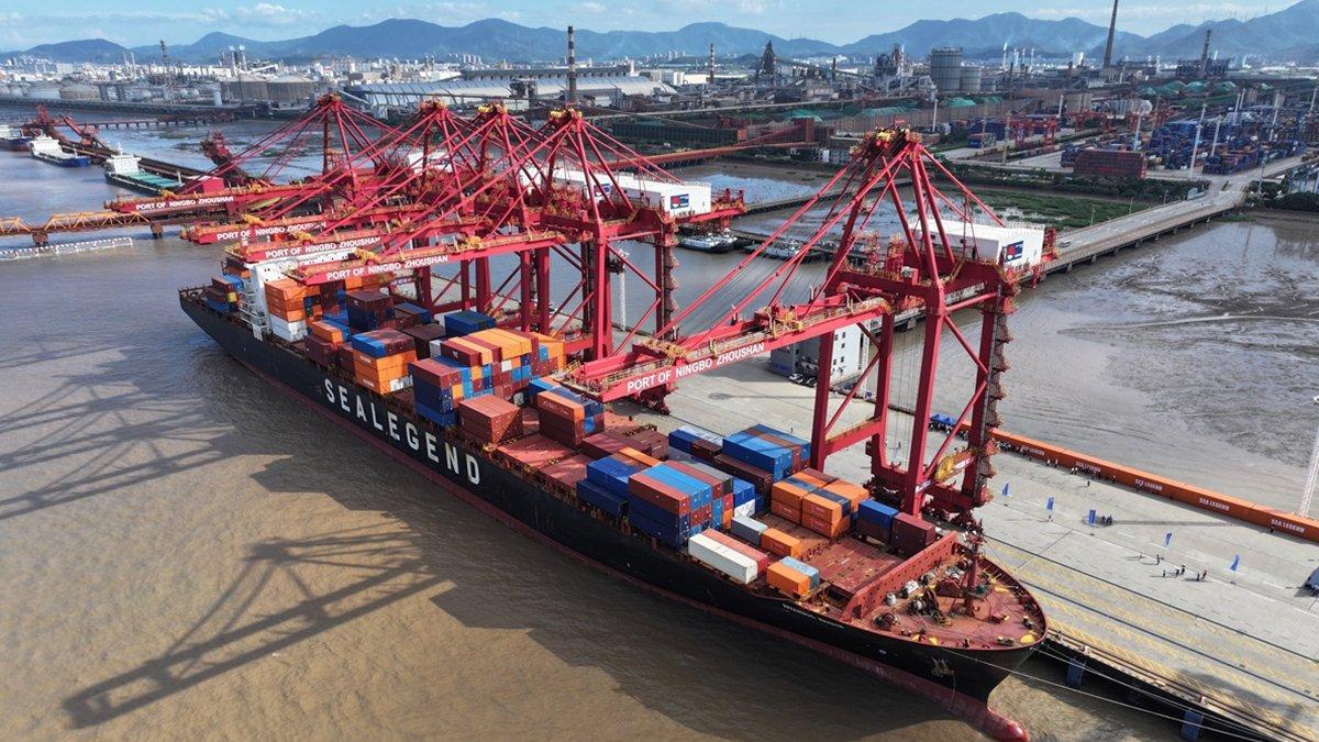 primul vas de pe ruta arctica china europa a ajuns in marea britanie o calatorie palpitanta in cei 18 ani ca si capitan