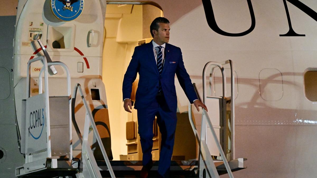 avionul cu care pete hegseth se intorcea de la o reuniune nato a aterizat de urgenta dupa ce i a crapat parbrizul slava domnului