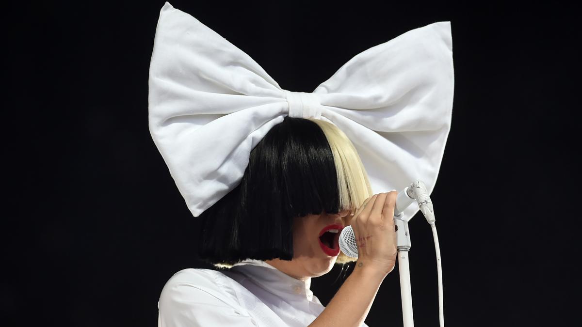 cantareata sia in mijlocul unui divort scump fostul sot ii cere o pensie lunara uriasa ca sa isi continue stilul de viata luxos