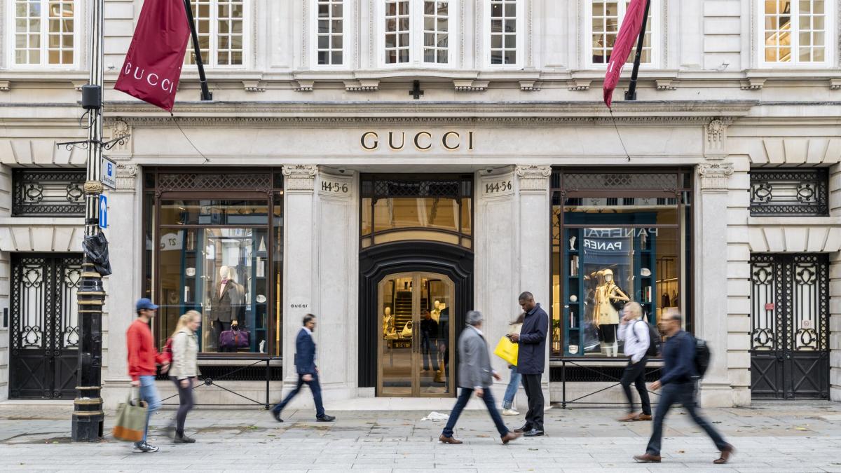 companiile gucci chloe si loewe au fost amendate de bruxelles cu 157 de milioane de euro pentru intelegerea secreta dintre ele