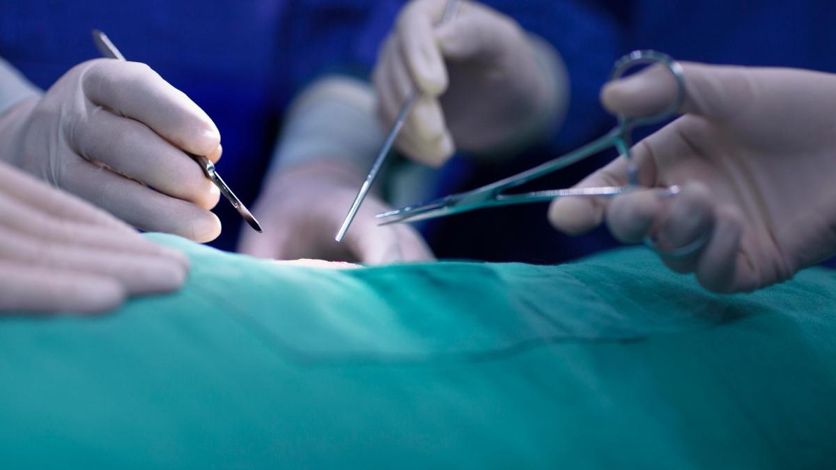 doctorita care si a lasat fiica de 12 ani sa opereze un pacient a fost arestata cum s a intamplat totul