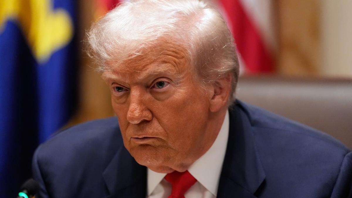 donald trump spune ca economia rusiei se prabuseste rusii stau la cozi lungi pentru benzina sunt dezamagit de vladimir