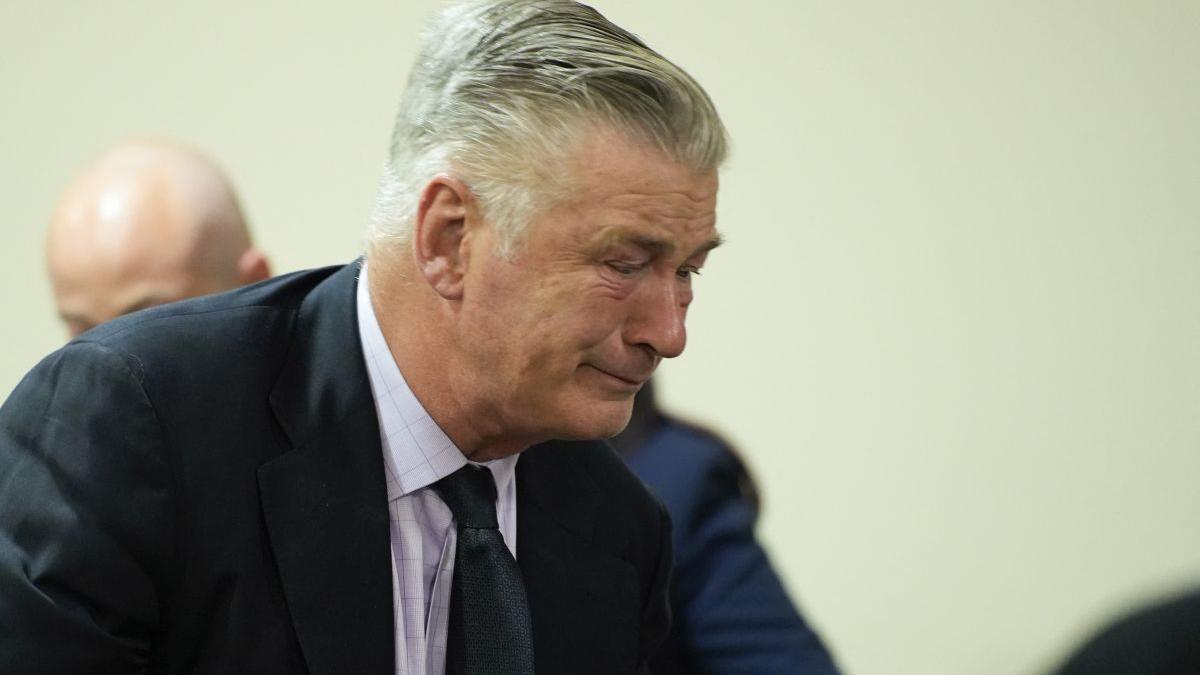 momente de groaza pentru alec baldwin masina pe care o conducea a intrat intr un copac cum se simte actorul