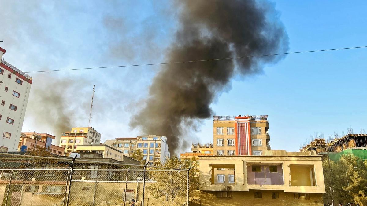 pakistanul a lansat un atac cu rachete asupra kabulului au fost bombardate si fortele talibane din kandahar