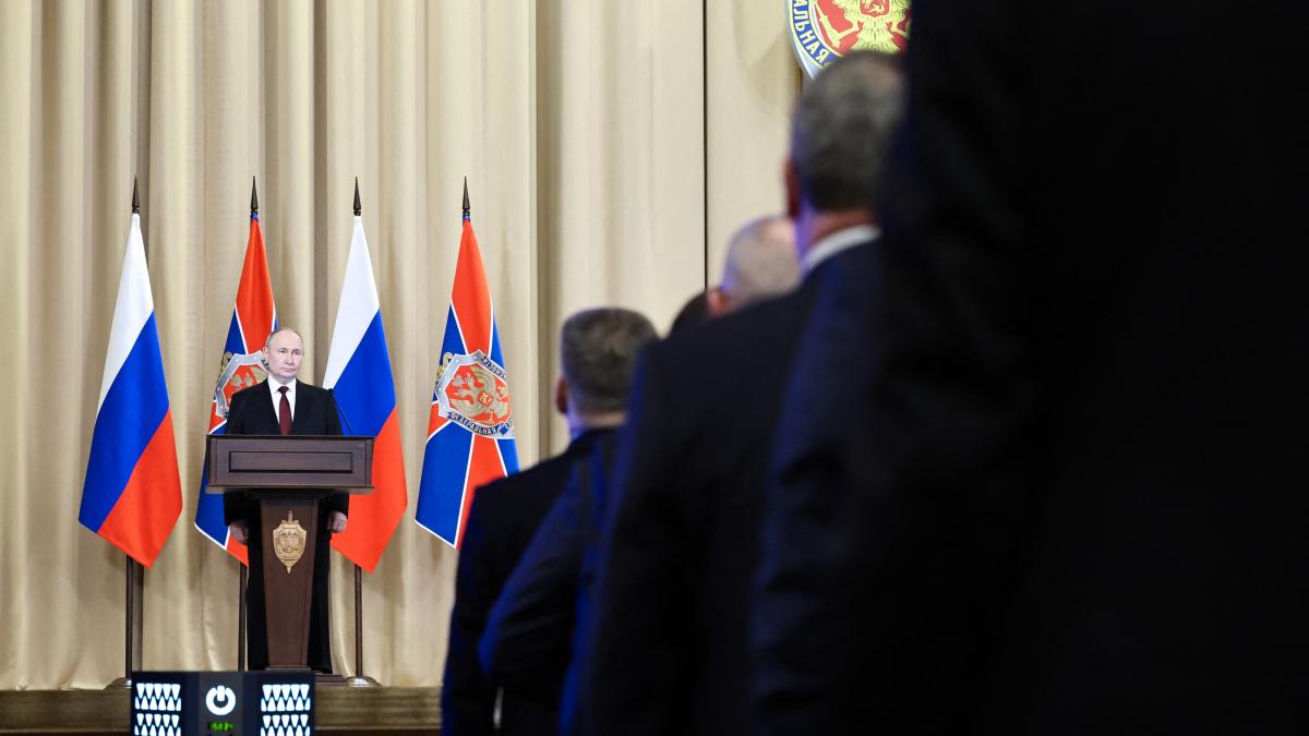 riscul maxim al unui razboi nuclear va fi atins intre 2025 2026 cand prevad spionii lui putin un conflict militar rusia nato