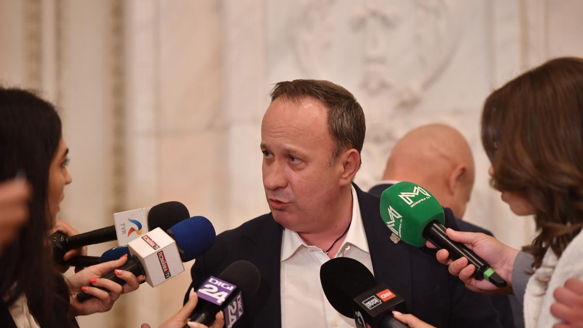 adrian caciu o contrazice pe ioana dogioiu ca vrea sau nu vrea salariul minim va creste de la 1 ianuarie 2026