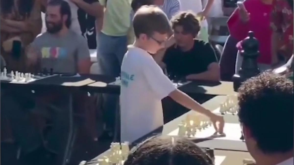 copilul unor romani din franta a devenit vedeta la un campionat de sah a invins simultan 12 adversari cine este luca protopopescu