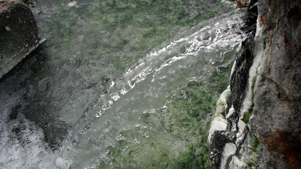 guvern pretul apelor minerale la sursa ajustat cu rata inflatiei crestere de 0 013 1 litru de apa