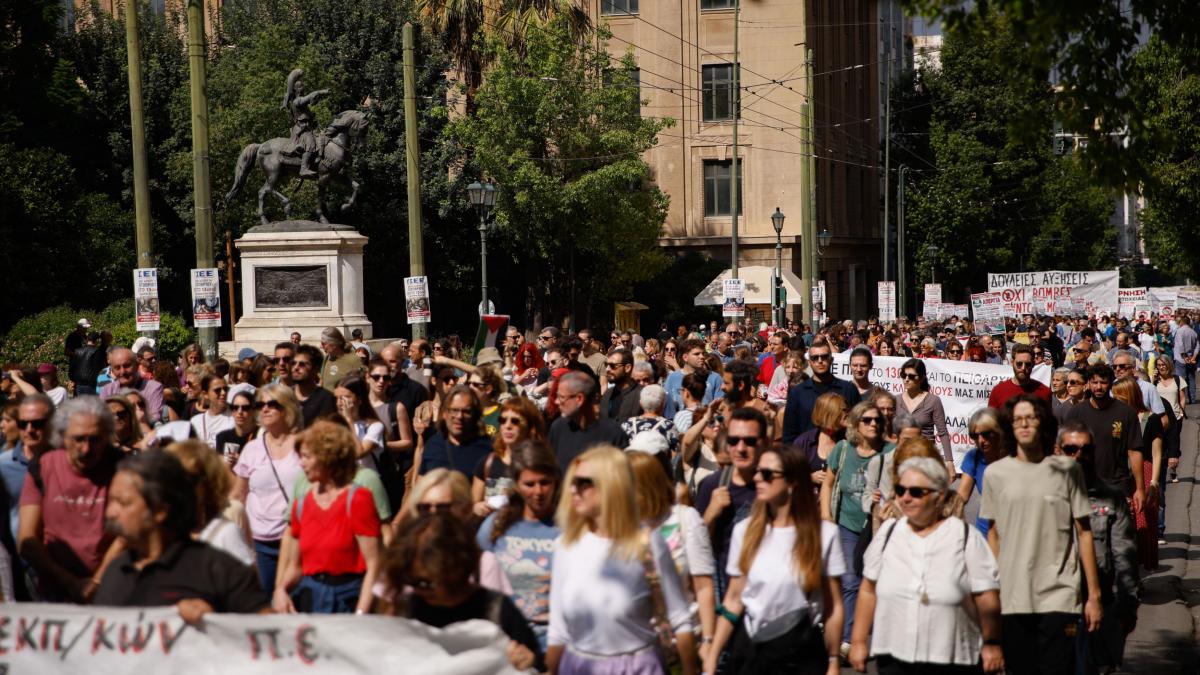 pentru prima data in ue grecia a aprobat ziua de lucru de 13 ore decizia provoaca furia cetatenilor