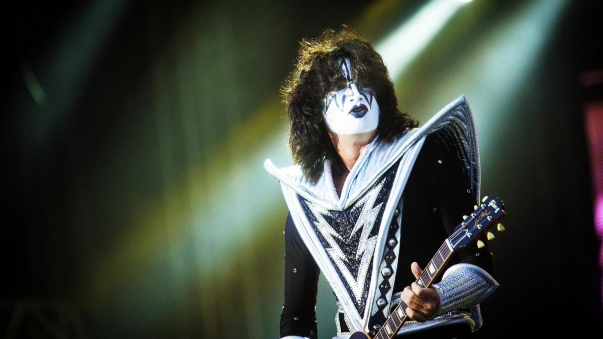 ace frehley chitarist si membru fondator al trupei kiss a murit la varsta de 74 de ani
