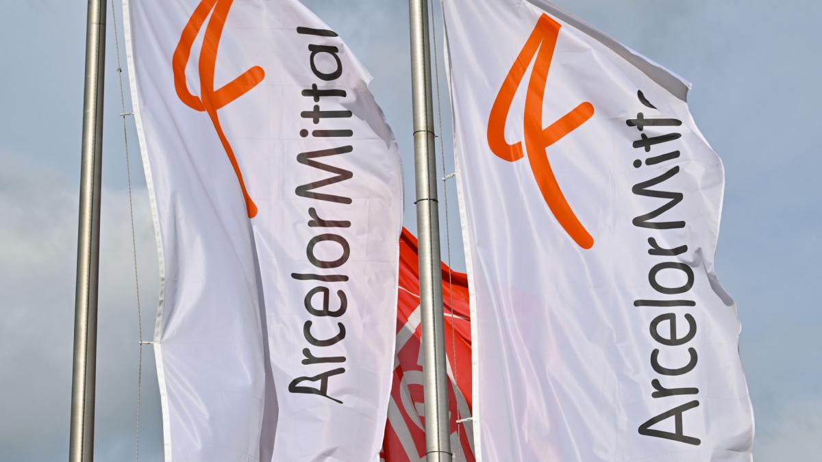 arcelormittal opreste definitiv productia la combinatul siderurgic din hunedoara angajatii nu mai revin la munca asa cum se anuntase