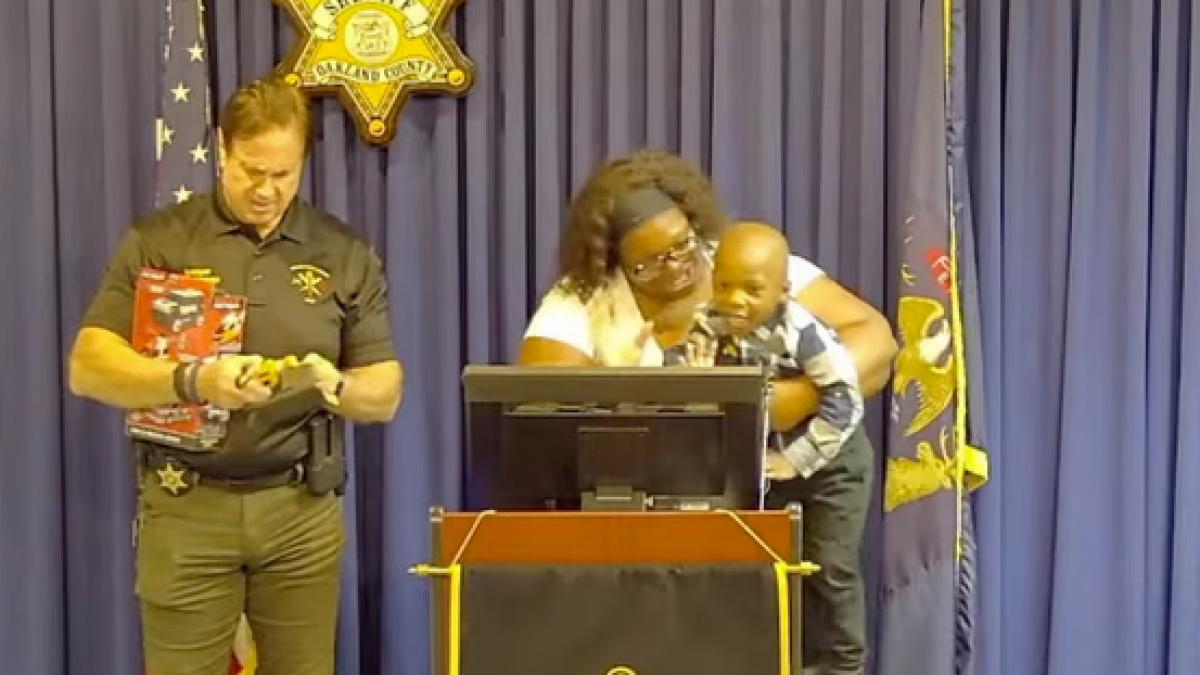 erou la trei ani un baietel si a salvat mama de la moarte in timpul unei crize grave de epilepsie