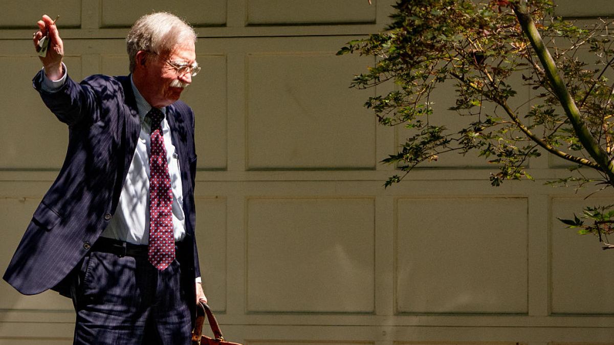 john bolton fostul consilier pentru securitate al lui trump a fost pus sub acuzare ce a gasit fbi in locuinta lui